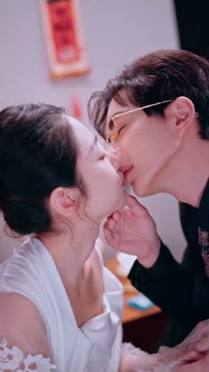 报告容先生,你的小甜妻要亲你了(119集) 报告容先生,你的小甜妻要亲你了(119集)强冲突